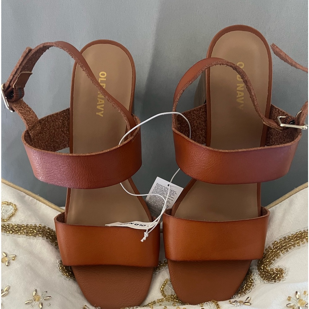 Old Navy Brown Leather Heels